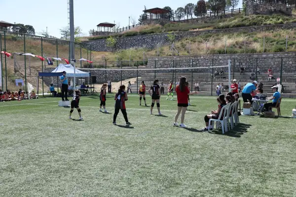 Pamukkale’de 19 Mayıs kapsamında mini voleybol turnuvası düzenlendi