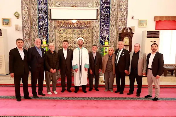 Başkan Aydın Nilüferköy’de bayram namazı kıldı