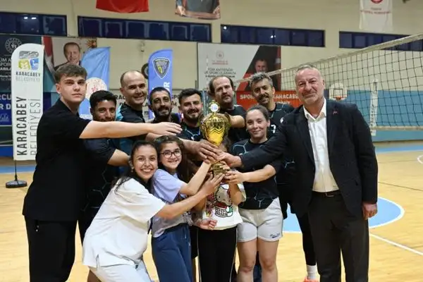 Karacabey’de 19 Mayıs Voleybol Gençlik Turnuvası sona erdi