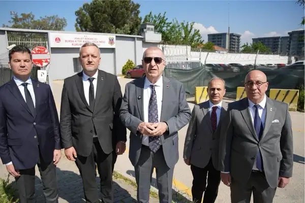 Özdağ, tutuklu bulunan Mustafa Bozbey’i ziyaret etti
