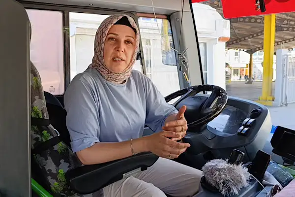 BURULAŞ bünyesinde görev yapan kadın otobüs sürücüsünden ilk yardım müdahalesi
