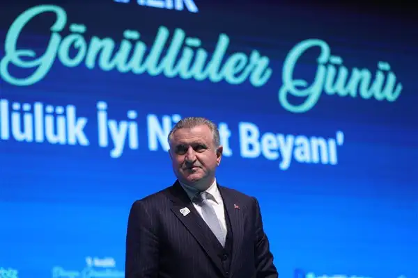 Bakan Bak’tan milli sporcu Elif Sude Akgül’e tebrik mesajı