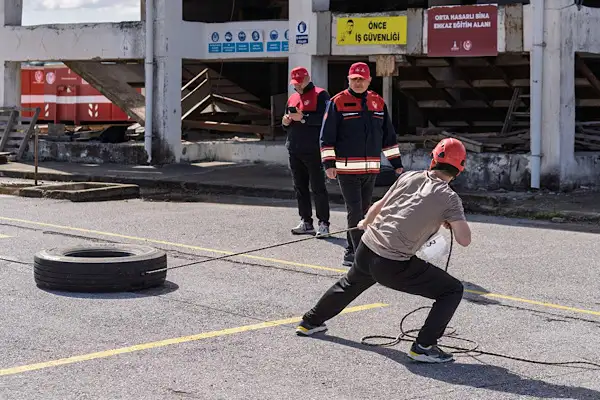 İzmir İtfaiyesi’nde 100 personel alımı için sınav süreci başladı