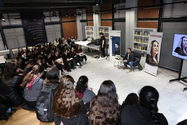Nilüfer’de “Sanatçılar Sennur Sezer Okuyor” etkinliği