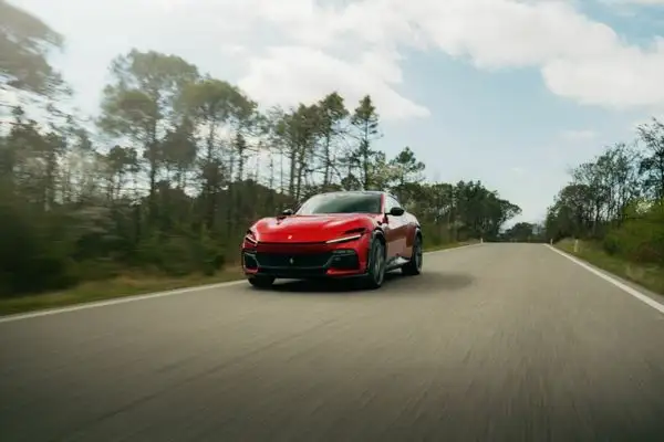 Ferrarı Purosangue Handlıng Specıale ile sportifliği yeniden tanımlıyor