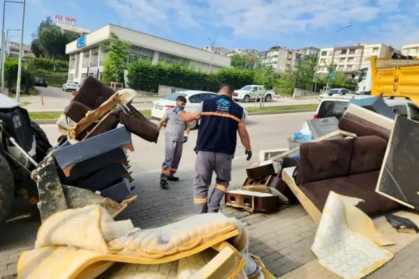 Nilüfer'de kent genelinde temizlik çalışmaları devam ediyor