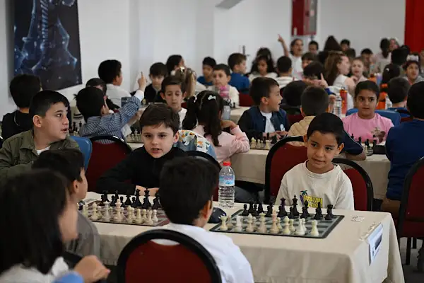 Manisa’da minik sporcuların katılımıyla satranç turnuvası düzenlendi