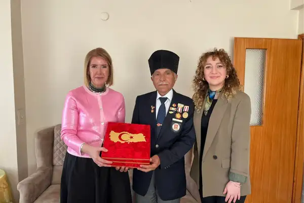 İzmit Belediyesi’nden Kıbrıs gazilerine ziyaret