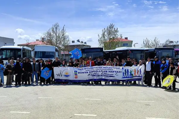 Özel gereksinimli çocuklara uçurtma şenliği düzenlendi