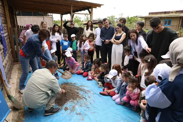 Diyarbakır’da öğrenciler kerpiç atölyesinde uygulamalı eğitim aldı