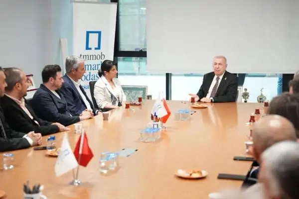 Özdağ, Bursa’da Meslek Odaları ve Esnaf Odası'nı ziyaret etti