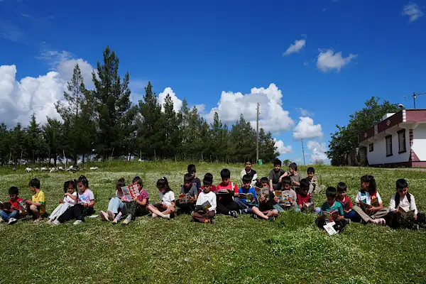 Diyarbakır’da “Masal Sandığı” ile çocuklara masal kitabı ulaştırıldı