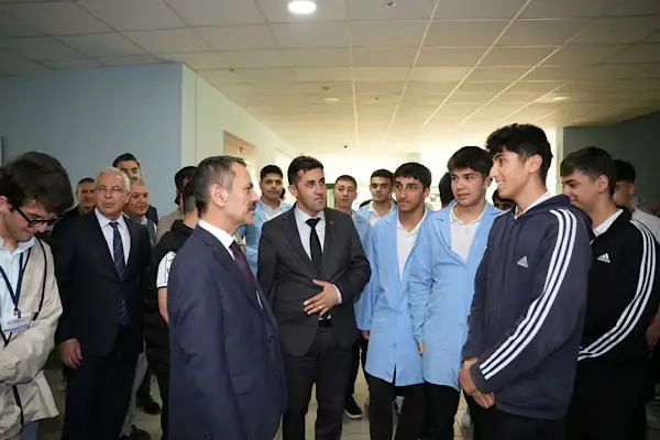 Vali İlhami Aktaş’tan Darıca Deniz Yıldızları MTAL’e ziyaret