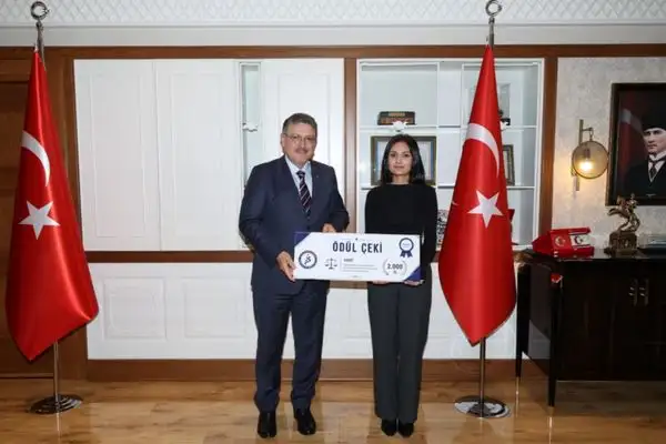 Başkan Genç, Yargı simülasyonunda başarılı öğrencileri ödüllendirdi