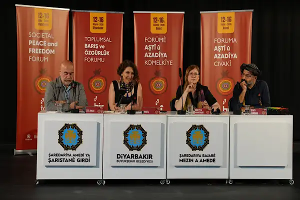 “Barışın Dilini Sanatla Kurmak” paneli Diyarbakır’da düzenlendi
