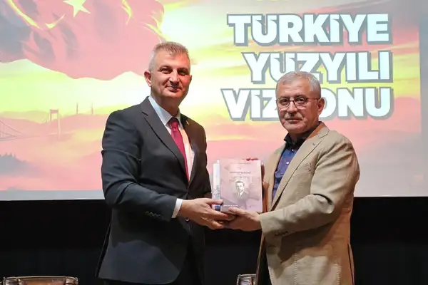 Türkmen, Gölcük’te “Türkiye Yüzyılı Vizyonu” programına katıldı