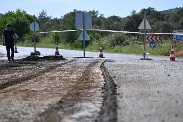 Büyüksümbüller–Ortaköy yolunda asfalt çalışması 