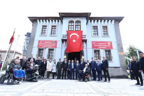 Başkan Büyükkılıç, Kayserililerle bayram boyunca bir araya geldi