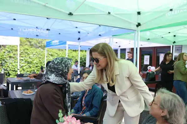 Bakırköy’de Anneler Günü’nde üç kuşak bir araya geldi