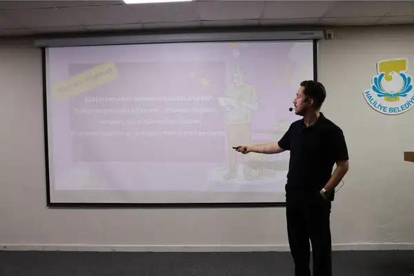 Haliliye’de üniversite adaylarına motivasyon ve rehberlik semineri