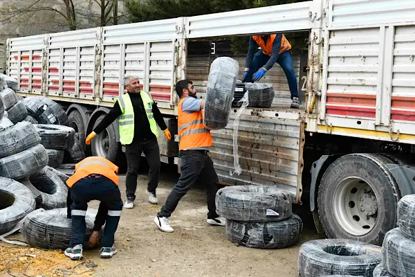 Büyükşehir’den çiftçiye damla sulama borusu desteği