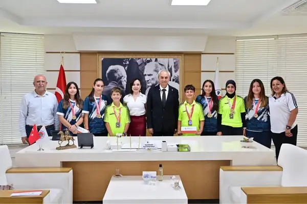 Göçerler Ortaokulu Bocce Takımı, Başkan Kocagöz’ü ziyaret etti