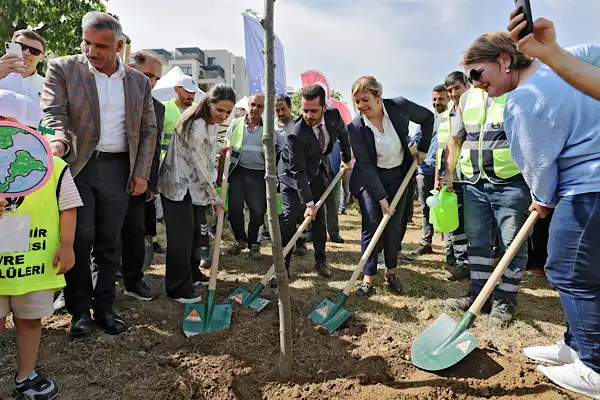 Bursa'da Çevre Haftası'nda 200 fidan toprakla buluştu