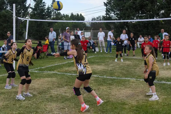 Osmangazi’de 1500 kız çocuğu Mini Voleybol Şenliği’nde buluştu