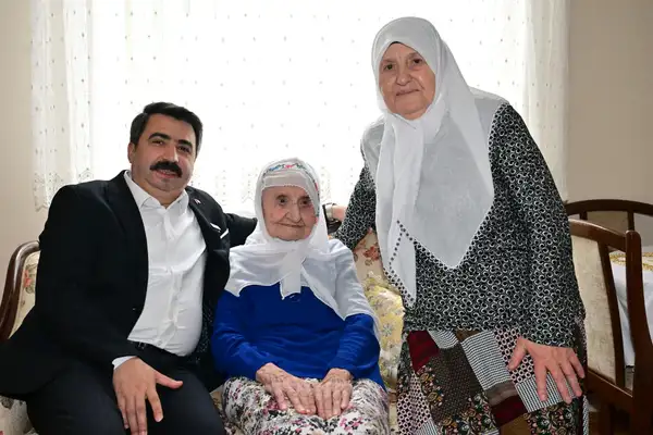 Başkan Yılmaz’dan yaşlılara ev ziyareti