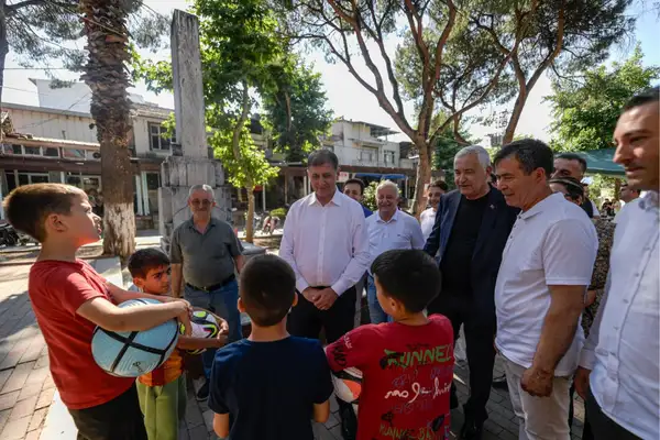 İzmir'de 53'üncü Kemalpaşa Altın Kiraz Festivali düzenlendi