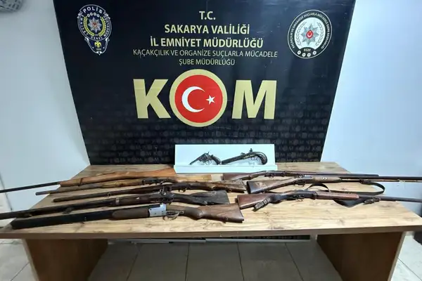 Sakarya’da silah kaçakçılığı operasyonu: Ruhsatsız silahlar ele geçirildi