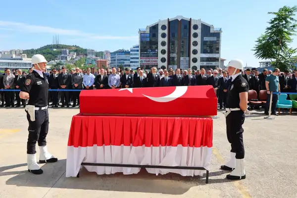 Kocaeli Valisi Aktaş, Savcı Ayhan Uyumaz’ın cenaze törenine katıldı