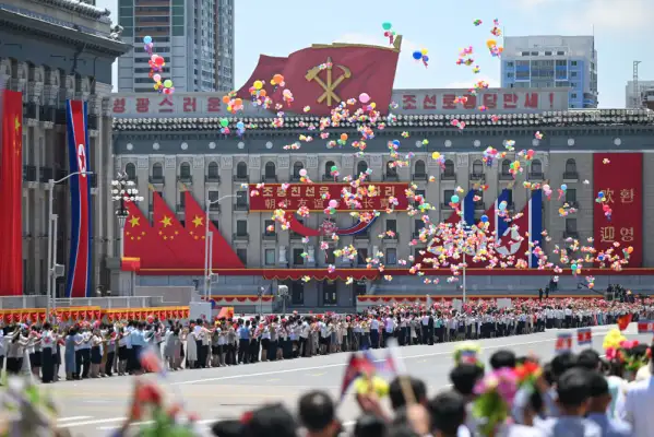 Xi Jinping, Kim Jong Un tarafından törenle karşılandı