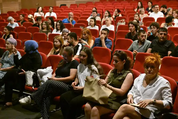 Cannes’ın ödüllü kısa filmleri Manisa'da sinemaseverlerle buluştu