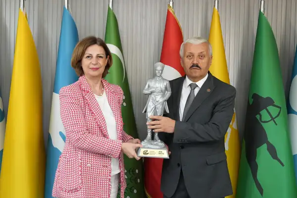Başkan Ünlüce, Eskişehir Esnaf ve Sanatkarlar Odaları Birliği’ni ziyaret etti