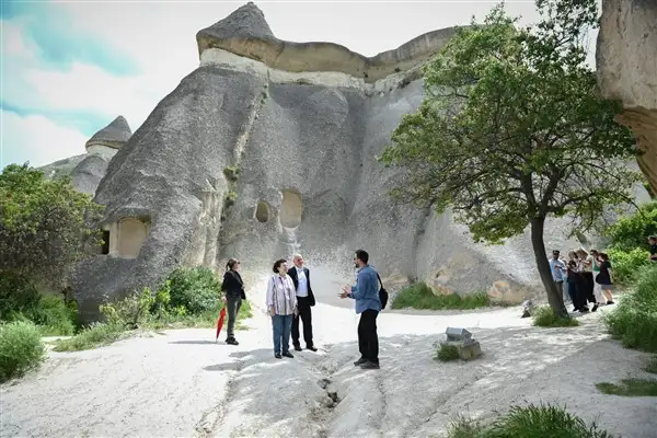 Yunan bakan Kapadokya turunda