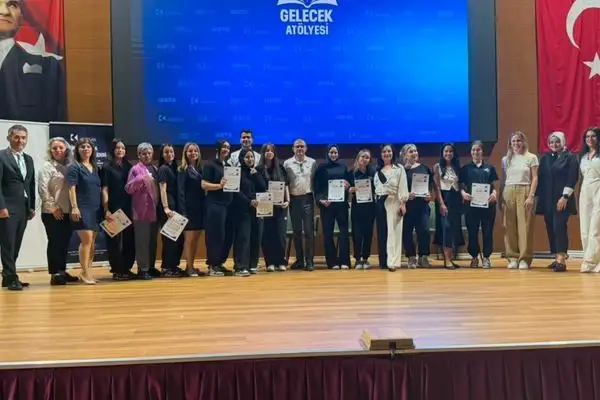 Gelecek Atölyesi Projesi ilk mezunlarını verdi