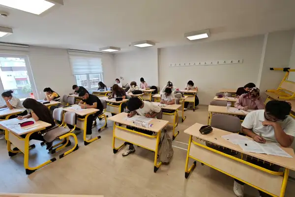 Kepez'de YKS adaylarına ücretsiz deneme sınavı desteği sağlanıyor