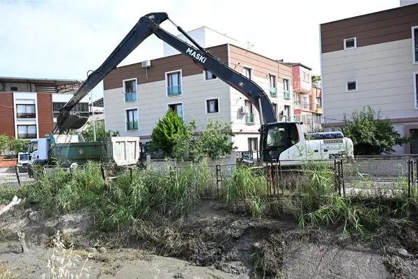 Manisa'da 5 kilometrelik kanal temizliği başladı
