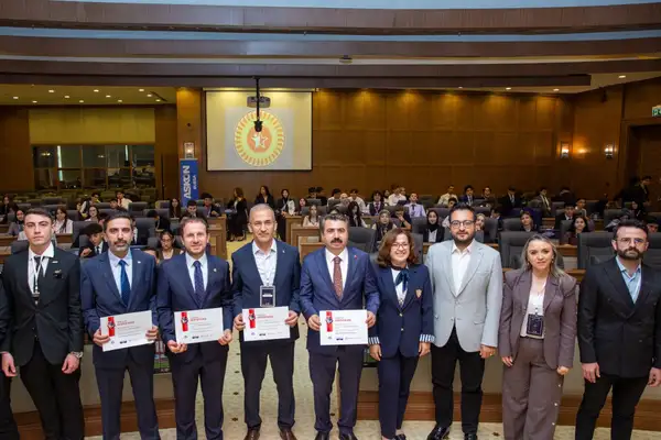 Bursa’da liselilerden meclis deneyimi: 180 öğrenci üç gün boyunca kanun yazacak