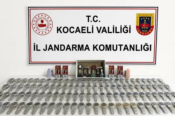 Kocaeli’de 4,5 milyon TL değerinde kaçak kol saati ele geçirildi
