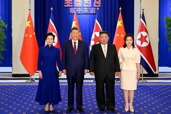 Kim Jong Un’dan Xi Jinping ve Peng Liyuan onurlarına akşam yemeği