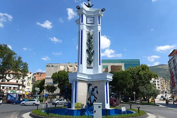 Gemlik Saat Kulesi çevresinde düzenleme çalışmaları başlatıldı
