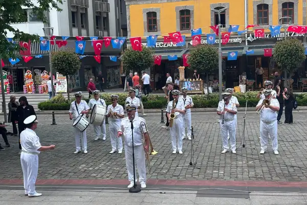 Trabzon Meydan parkı'nda mehter coşkusu