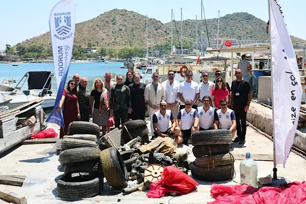 Bodrum Akyarlar'da deniz dibi temizliği yapıldı
