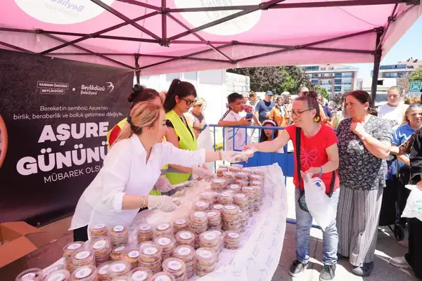 Beylikdüzü’nde 15 bin kişilik aşure ikramı