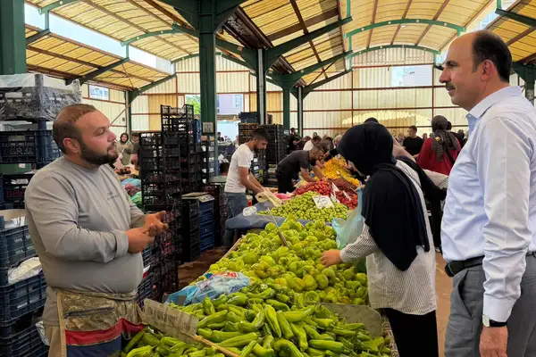 Başkan Altay, Karkent Pazarı'nda vatandaşlarla buluştu