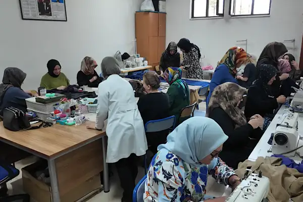 Malatya’da hazır giyim kursu ile kadınlar meslek ediniyor