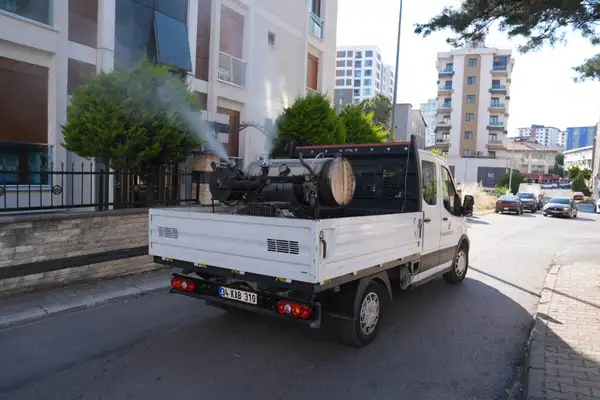 Kartal Belediyesi’nden uçkun ve larvaya karşı yazlık mücadele