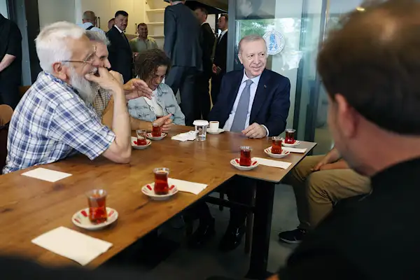 Cumhurbaşkanı Erdoğan, Erzurum Vakfı Lokali'ni ziyaret etti